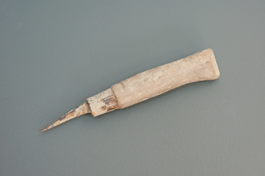 Opinel-Taschenmesser mit starken Gebrauchsspuren  Fa  Opinel