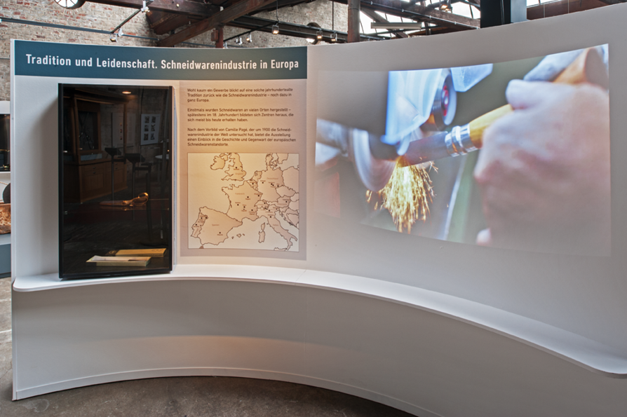 Teilansicht Ausstellungsaum Einf hrung