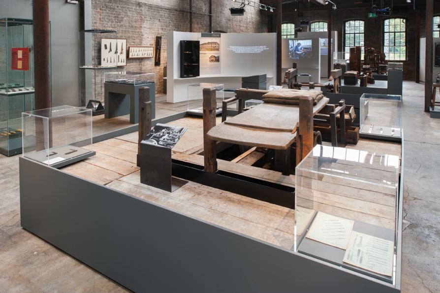 Teilansicht Ausstellungsraum  Schleifstelle Thiers