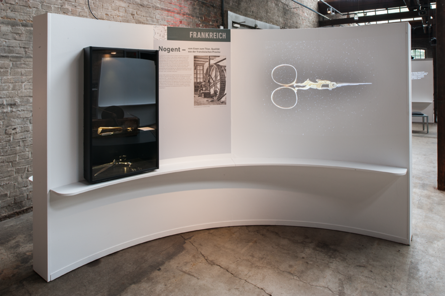 Teilansicht Ausstellungsraum  Stellwand Nogent